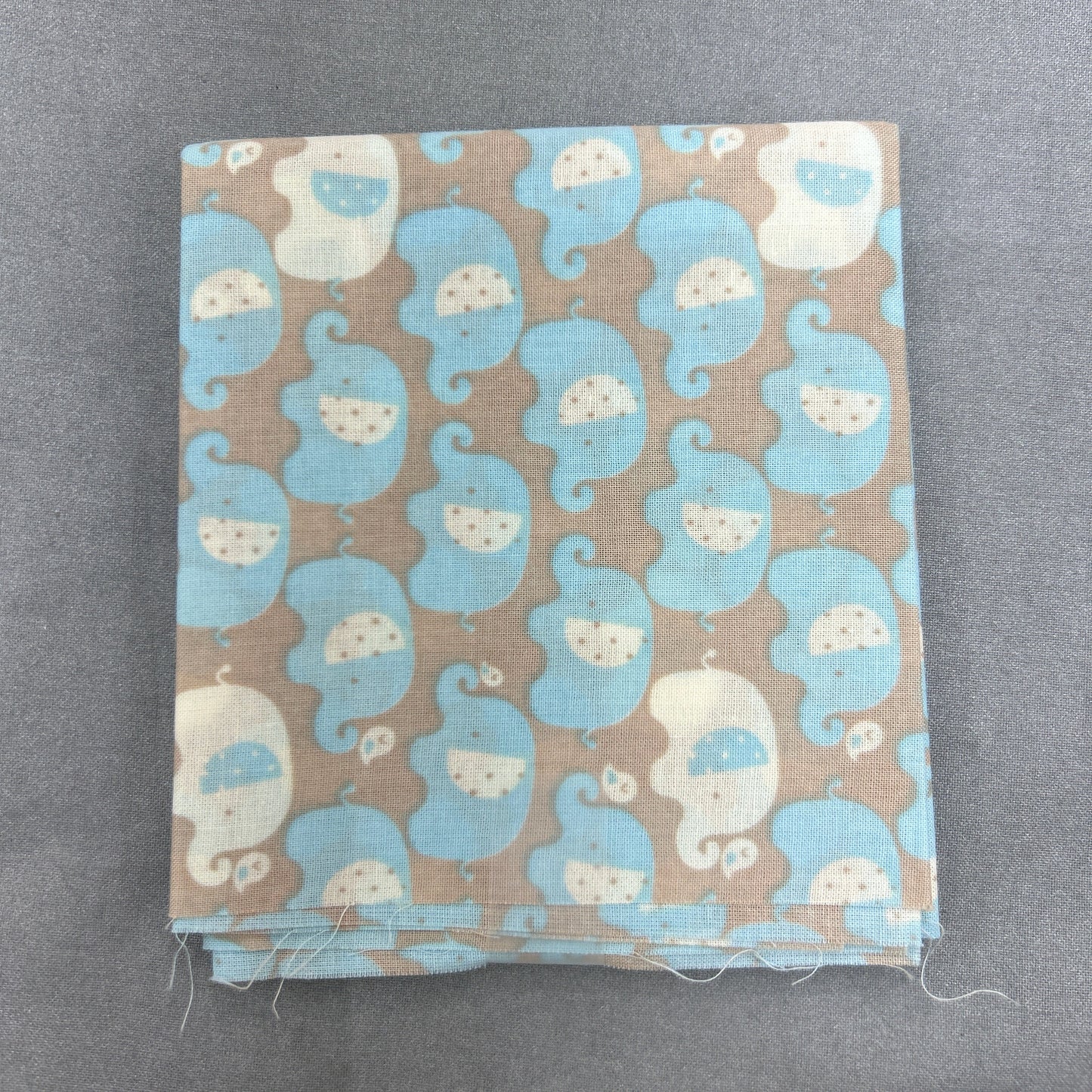 Fat Quarter elephants babyblue